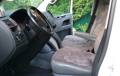 Volkswagen Caravelle T5, 2015 год, 2 850 000 рублей, 14 фотография