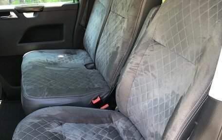 Volkswagen Caravelle T5, 2015 год, 2 850 000 рублей, 18 фотография
