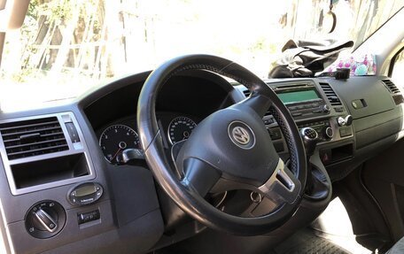 Volkswagen Caravelle T5, 2015 год, 2 850 000 рублей, 19 фотография
