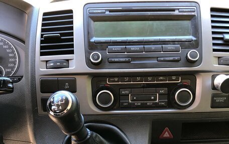 Volkswagen Caravelle T5, 2015 год, 2 850 000 рублей, 20 фотография