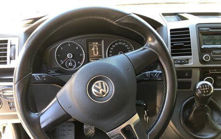 Volkswagen Caravelle T5, 2015 год, 2 850 000 рублей, 24 фотография