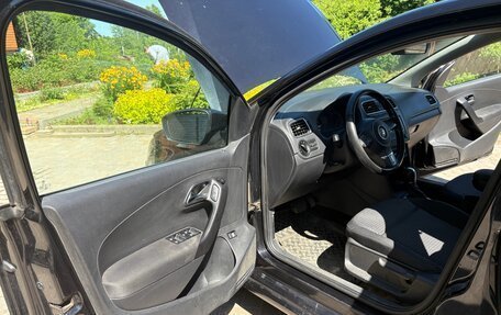 Volkswagen Polo VI (EU Market), 2012 год, 550 000 рублей, 24 фотография