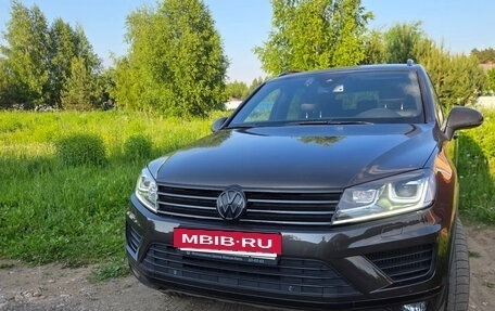 Volkswagen Touareg III, 2015 год, 2 600 000 рублей, 2 фотография