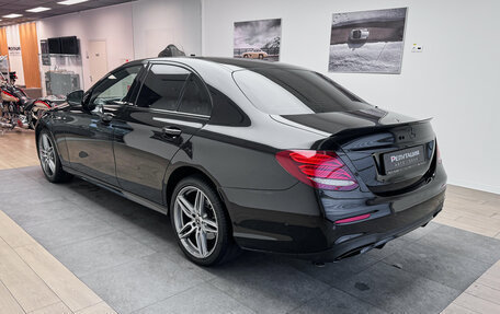 Mercedes-Benz E-Класс, 2020 год, 3 700 000 рублей, 4 фотография