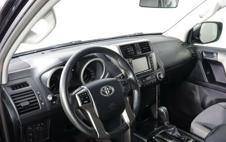 Toyota Land Cruiser Prado 150 рестайлинг 2, 2013 год, 3 599 000 рублей, 9 фотография