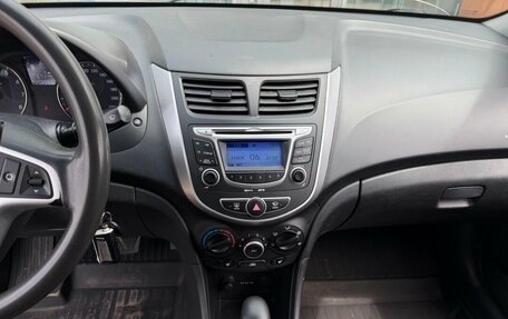 Hyundai Solaris II рестайлинг, 2013 год, 790 000 рублей, 10 фотография
