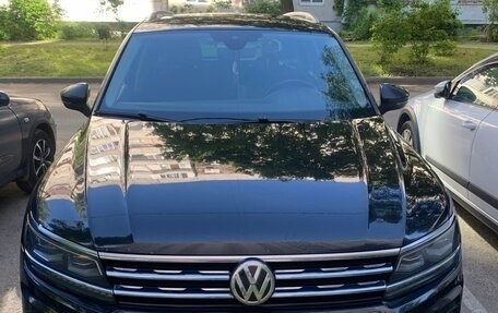 Volkswagen Tiguan II, 2019 год, 2 350 000 рублей, 1 фотография