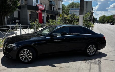 Mercedes-Benz E-Класс, 2019 год, 1 850 000 рублей, 3 фотография