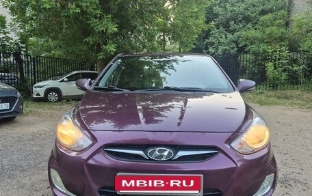 Hyundai Solaris II рестайлинг, 2012 год, 820 000 рублей, 3 фотография