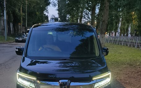 Honda Stepwgn IV, 2018 год, 2 500 000 рублей, 2 фотография