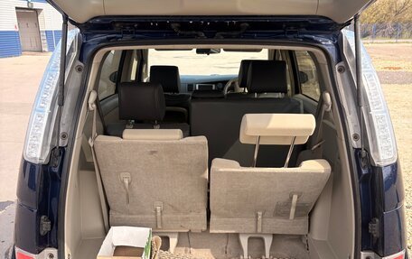 Toyota ISis I, 2013 год, 1 185 000 рублей, 17 фотография