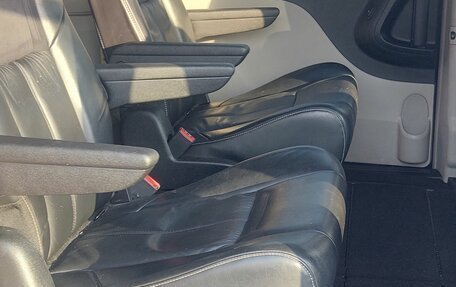 Chrysler Voyager IV, 2011 год, 1 500 000 рублей, 5 фотография