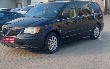 Chrysler Voyager IV, 2011 год, 1 500 000 рублей, 2 фотография