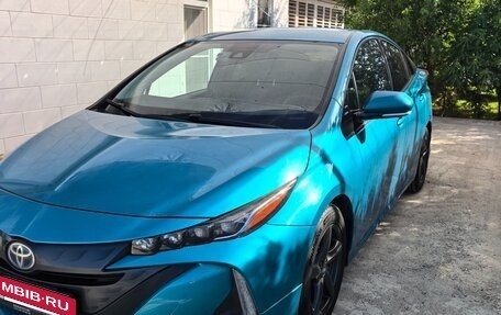 Toyota Prius IV XW50, 2017 год, 2 500 000 рублей, 2 фотография