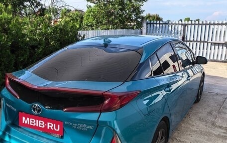 Toyota Prius IV XW50, 2017 год, 2 500 000 рублей, 3 фотография