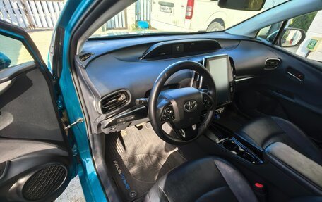 Toyota Prius IV XW50, 2017 год, 2 500 000 рублей, 5 фотография