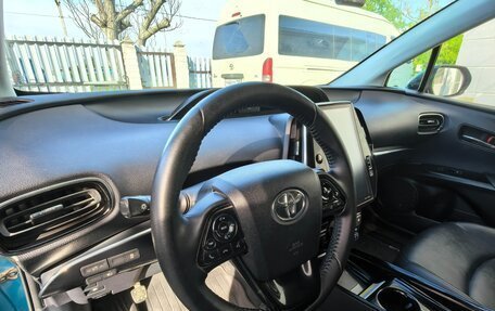 Toyota Prius IV XW50, 2017 год, 2 500 000 рублей, 6 фотография
