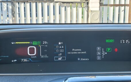 Toyota Prius IV XW50, 2017 год, 2 500 000 рублей, 9 фотография