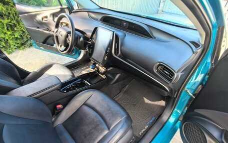 Toyota Prius IV XW50, 2017 год, 2 500 000 рублей, 7 фотография