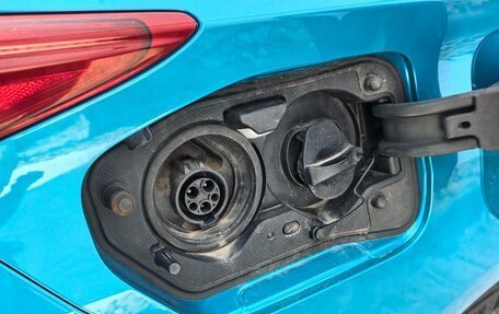 Toyota Prius IV XW50, 2017 год, 2 500 000 рублей, 11 фотография