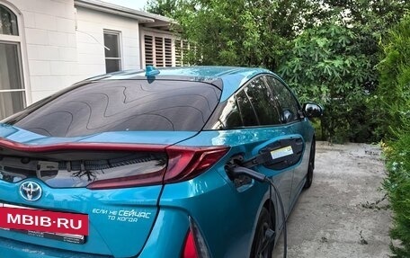 Toyota Prius IV XW50, 2017 год, 2 500 000 рублей, 13 фотография