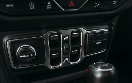 Jeep Wrangler, 2019 год, 5 250 000 рублей, 35 фотография