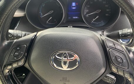 Toyota C-HR I рестайлинг, 2017 год, 1 700 000 рублей, 16 фотография