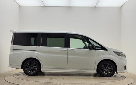 Honda Stepwgn IV, 2019 год, 2 350 000 рублей, 6 фотография
