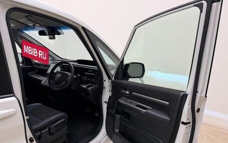 Honda Stepwgn IV, 2019 год, 2 350 000 рублей, 11 фотография