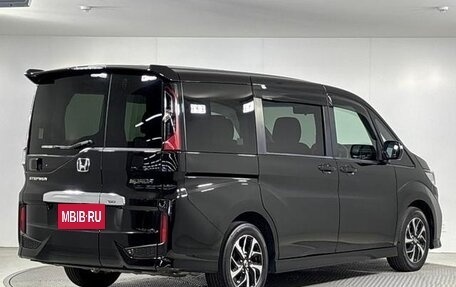 Honda Stepwgn IV, 2021 год, 2 400 000 рублей, 4 фотография