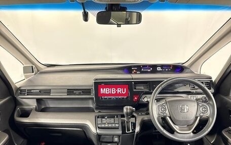 Honda Stepwgn IV, 2021 год, 2 400 000 рублей, 9 фотография