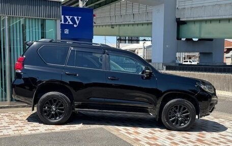Toyota Land Cruiser Prado 150 рестайлинг 2, 2022 год, 6 700 000 рублей, 2 фотография