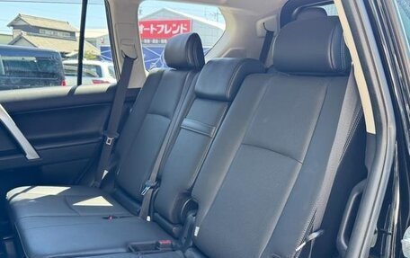 Toyota Land Cruiser Prado 150 рестайлинг 2, 2022 год, 6 700 000 рублей, 7 фотография