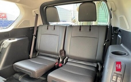 Toyota Land Cruiser Prado 150 рестайлинг 2, 2022 год, 6 700 000 рублей, 8 фотография