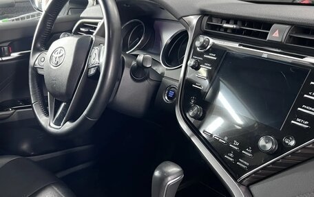 Toyota Camry, 2018 год, 2 950 000 рублей, 7 фотография