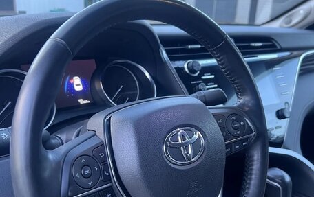 Toyota Camry, 2018 год, 2 950 000 рублей, 8 фотография
