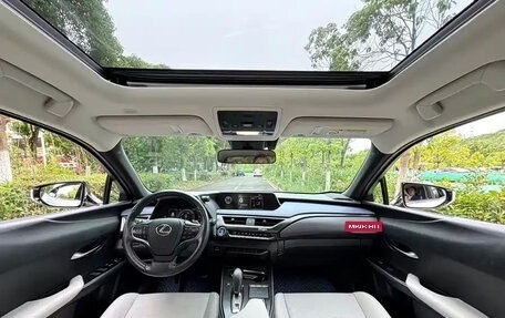 Lexus UX I, 2020 год, 1 750 000 рублей, 9 фотография