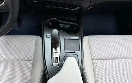 Lexus UX I, 2020 год, 1 750 000 рублей, 15 фотография