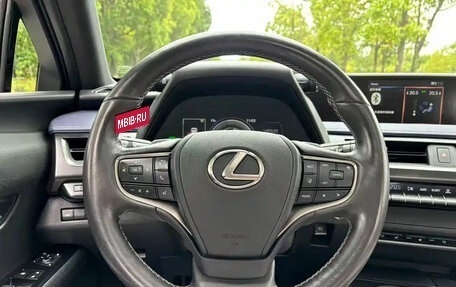 Lexus UX I, 2020 год, 1 750 000 рублей, 10 фотография