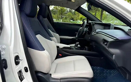 Lexus UX I, 2020 год, 1 750 000 рублей, 16 фотография