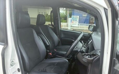 Toyota Voxy III, 2021 год, 2 200 000 рублей, 10 фотография