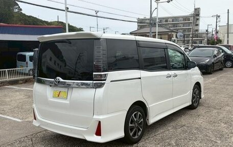 Toyota Voxy III, 2021 год, 2 200 000 рублей, 7 фотография