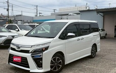 Toyota Voxy III, 2021 год, 2 200 000 рублей, 1 фотография