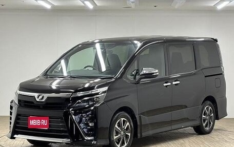 Toyota Voxy III, 2019 год, 2 100 000 рублей, 1 фотография