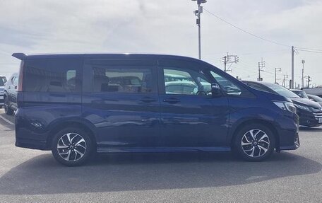 Honda Stepwgn IV, 2018 год, 2 100 000 рублей, 3 фотография