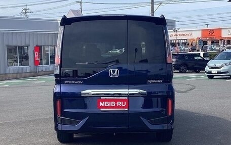 Honda Stepwgn IV, 2018 год, 2 100 000 рублей, 2 фотография