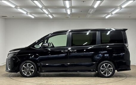 Toyota Voxy III, 2019 год, 2 100 000 рублей, 8 фотография