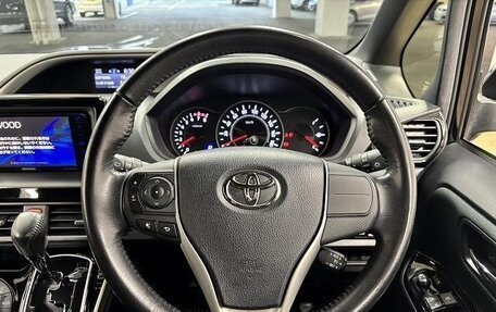 Toyota Voxy III, 2019 год, 2 100 000 рублей, 13 фотография