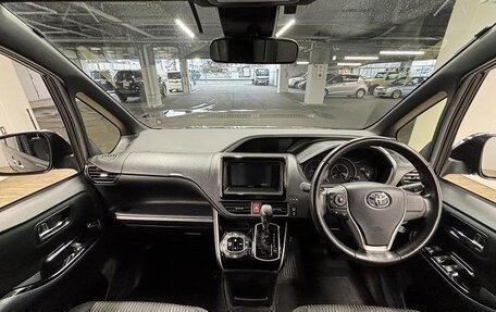 Toyota Voxy III, 2019 год, 2 100 000 рублей, 12 фотография