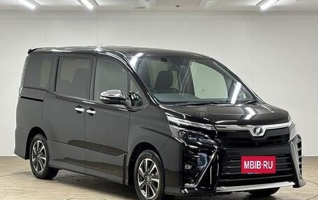 Toyota Voxy III, 2019 год, 2 100 000 рублей, 3 фотография